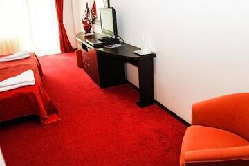 Фото номера Стандартный двухместный номер с 1 кроватью Отель Hotel Poiana Ursului г. Пояна-Брашов 5