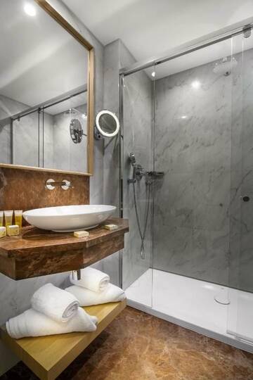 Фото номера Стандартный двухместный номер с 2 отдельными кроватями Отель Ana Hotels Bradul Poiana Brasov г. Пояна-Брашов 9