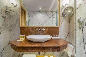 Фото номера Стандартный двухместный номер с 2 отдельными кроватями Отель Ana Hotels Bradul Poiana Brasov г. Пояна-Брашов 8