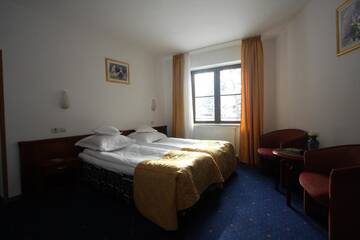Фото номера Двухместный номер с 2 отдельными кроватями Отель Hotel Ruia г. Пояна-Брашов 4