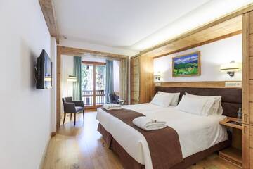 Фото номера Стандартный двухместный номер с 1 кроватью Отель Teleferic Grand Hotel г. Пояна-Брашов 2