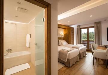 Фото номера Стандартный двухместный номер с 1 кроватью Отель Teleferic Grand Hotel г. Пояна-Брашов 9