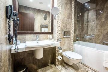 Фото номера Представительские апартаменты с 2 спальнями Курортные отели Alpin Resort Hotel г. Пояна-Брашов 8