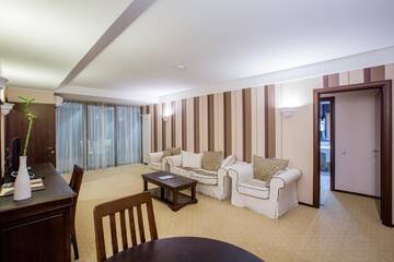 Фото номера Апартаменты с 2 спальнями на улучшенном этаже Курортные отели Alpin Resort Hotel г. Пояна-Брашов 2