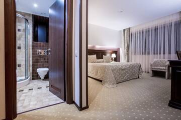 Фото номера Представительские апартаменты с 2 спальнями Курортные отели Alpin Resort Hotel г. Пояна-Брашов 3