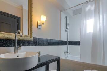 Фото номера Люкс с 1 спальней Отель Rizzo Boutique Hotel г. Пояна-Брашов 6